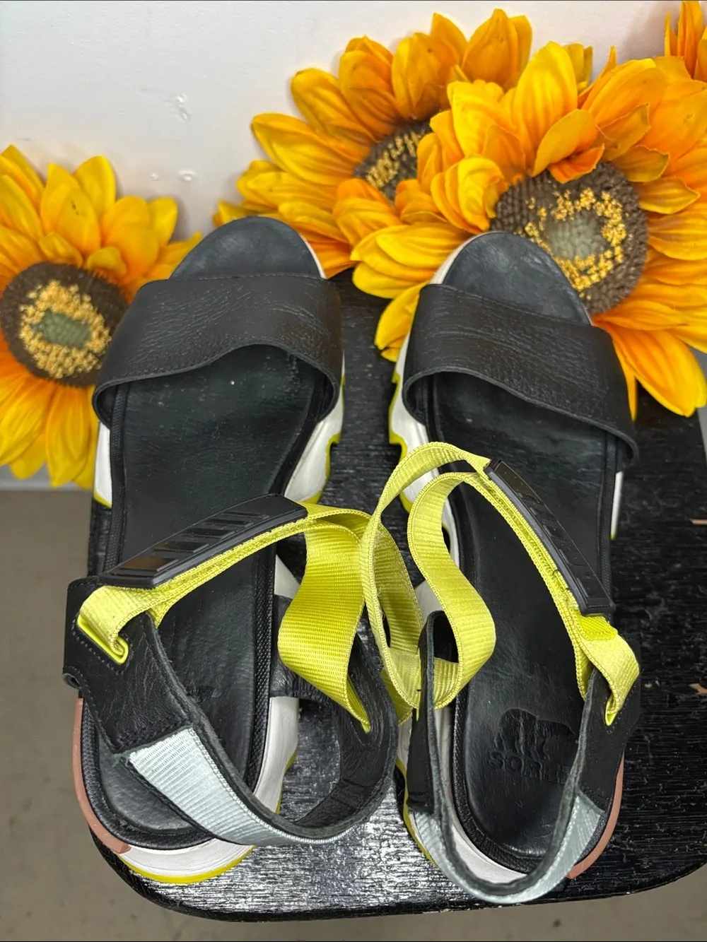 Sorel Women's KINETIC™ AURA Y Strap Platform Sandals Size 8.5